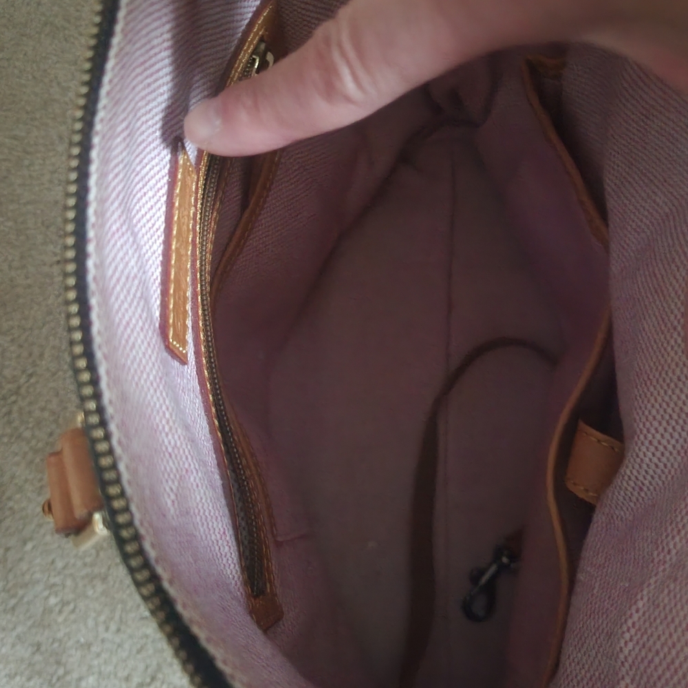 Dooney and Bourke Dillon handbag - Picture 4 of 9